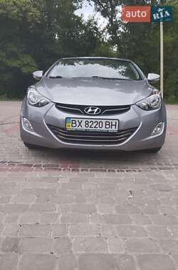 Седан Hyundai Elantra 2012 в Волочиске
