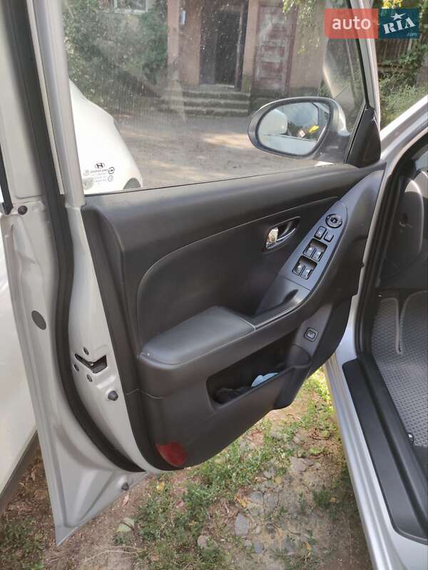 Седан Hyundai Elantra 2010 в Ужгороде