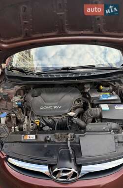 Седан Hyundai Elantra 2012 в 