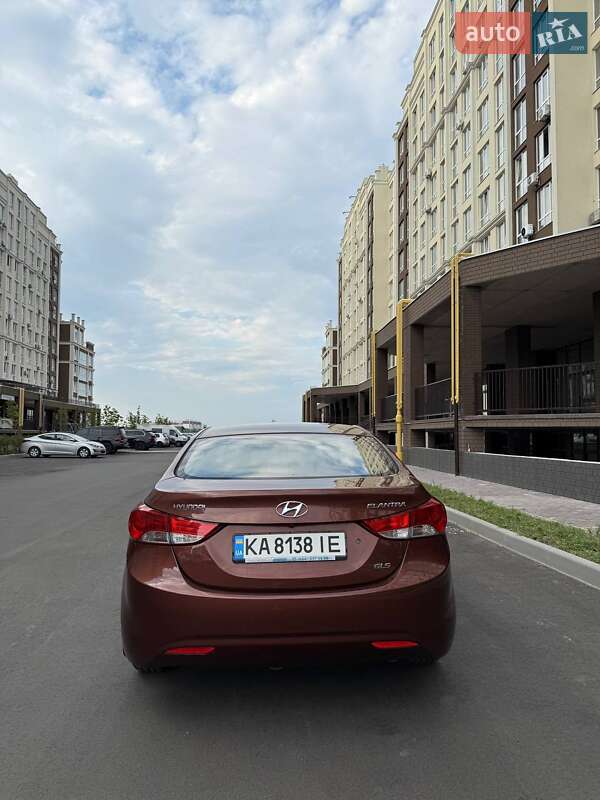 Седан Hyundai Elantra 2012 в Киеве