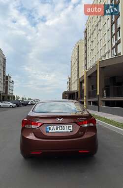 Седан Hyundai Elantra 2012 в 