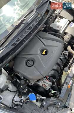 Седан Hyundai Elantra 2012 в 