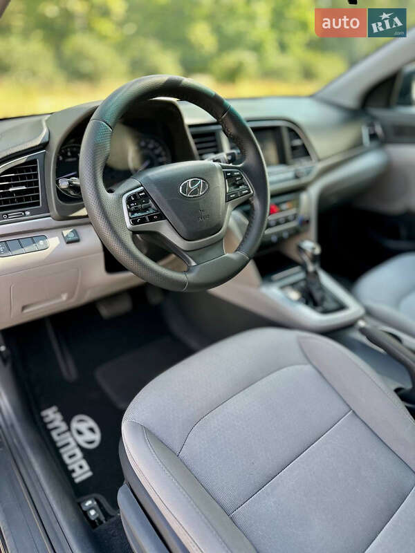 Седан Hyundai Elantra 2016 в Днепре