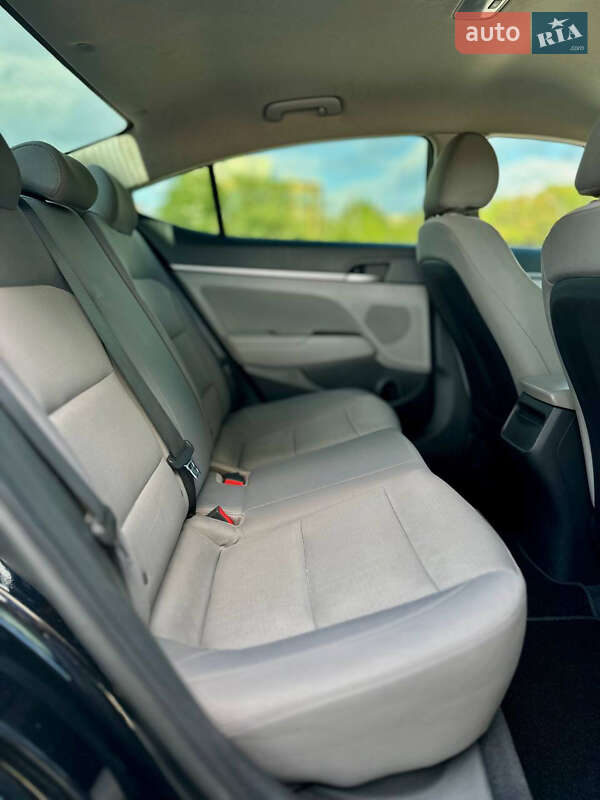 Седан Hyundai Elantra 2016 в Днепре