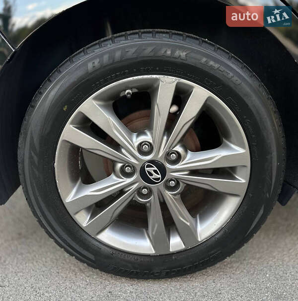 Седан Hyundai Elantra 2016 в Днепре