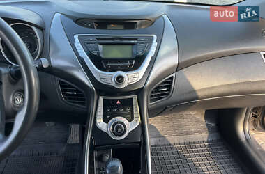 Седан Hyundai Elantra 2011 в 
