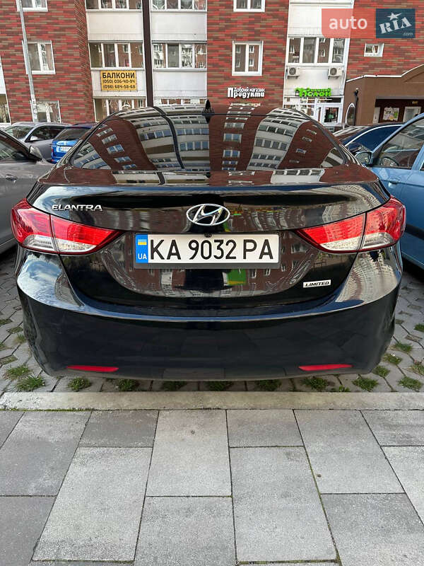 Hyundai Elantra 2012