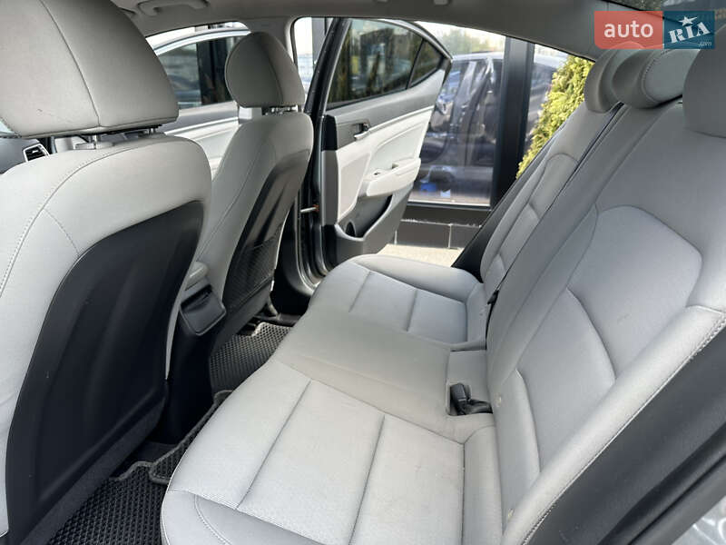 Седан Hyundai Elantra 2017 в Харкові