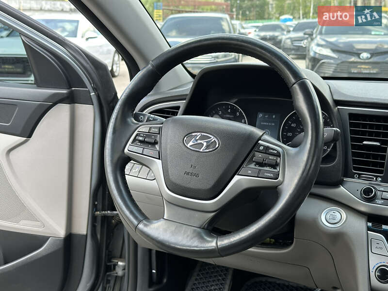 Седан Hyundai Elantra 2017 в Харкові