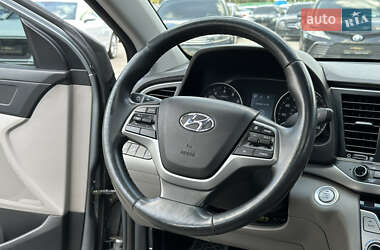 Седан Hyundai Elantra 2017 в 