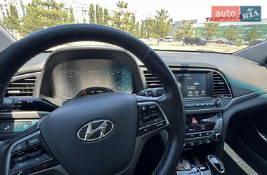 Седан Hyundai Elantra 2016 в 
