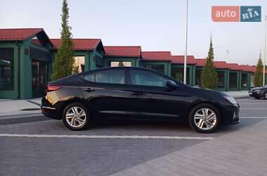 Седан Hyundai Elantra 2018 в 