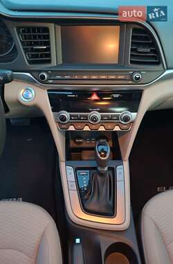 Седан Hyundai Elantra 2018 в 