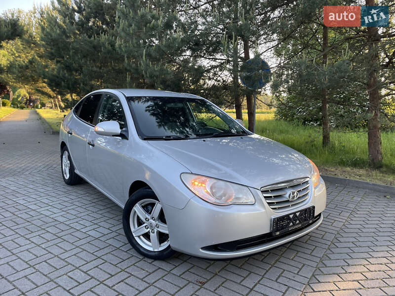 Hyundai Elantra 2011
