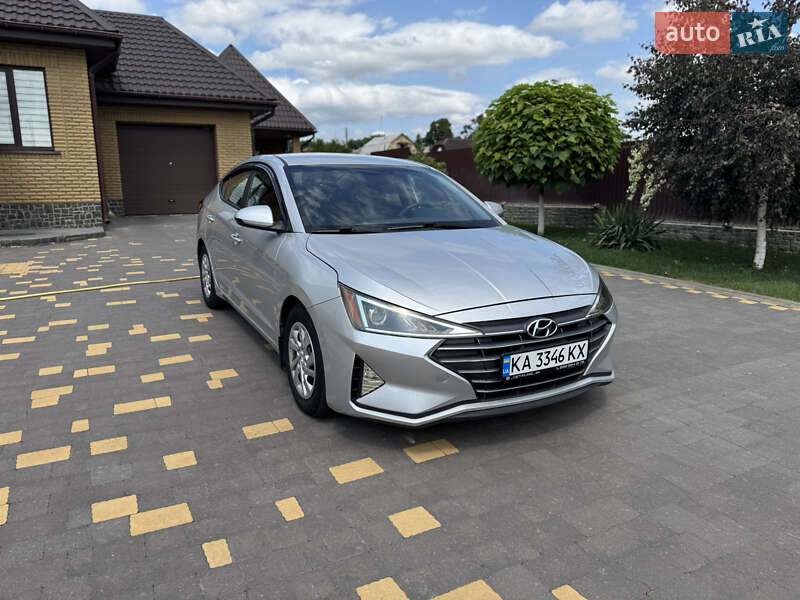Седан Hyundai Elantra 2018 в Киеве