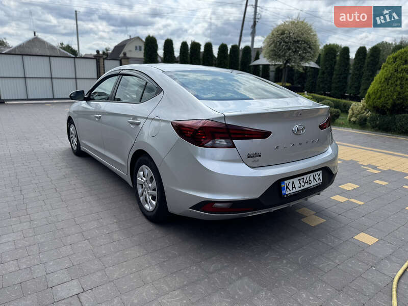 Седан Hyundai Elantra 2018 в Киеве