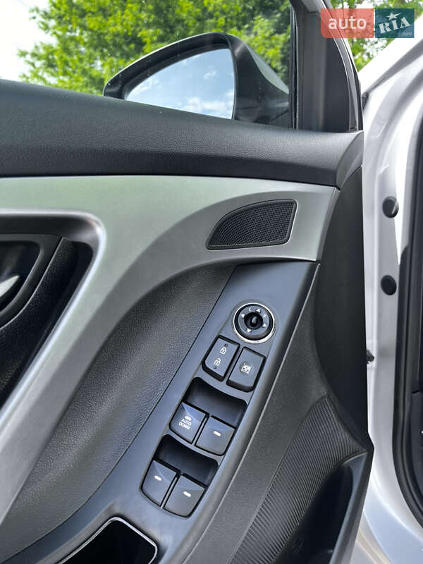 Седан Hyundai Elantra 2013 в Прилуках