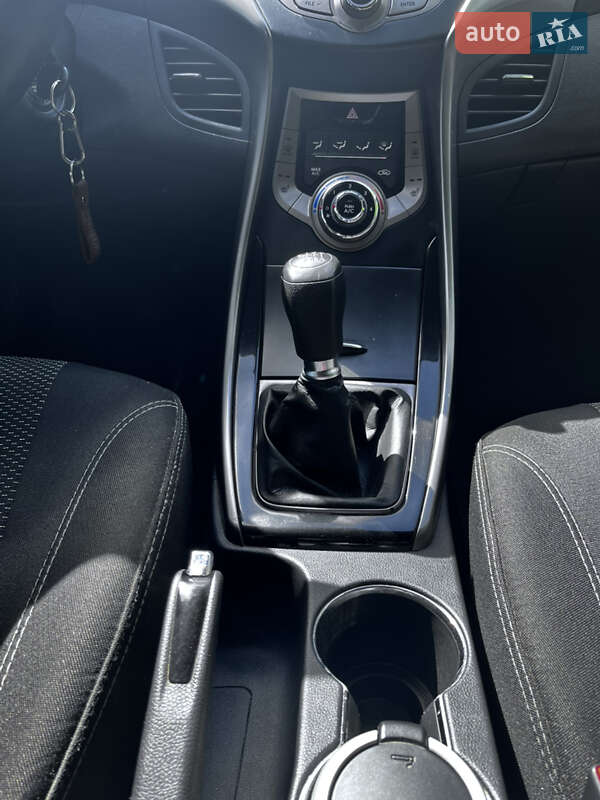 Седан Hyundai Elantra 2013 в Прилуках