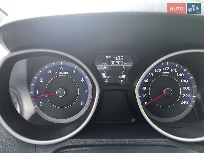 Седан Hyundai Elantra 2013 в Прилуках