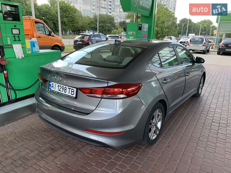 Седан Hyundai Elantra 2016 в Киеве