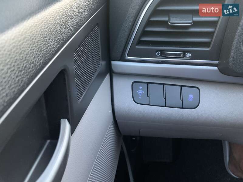 Седан Hyundai Elantra 2016 в Киеве