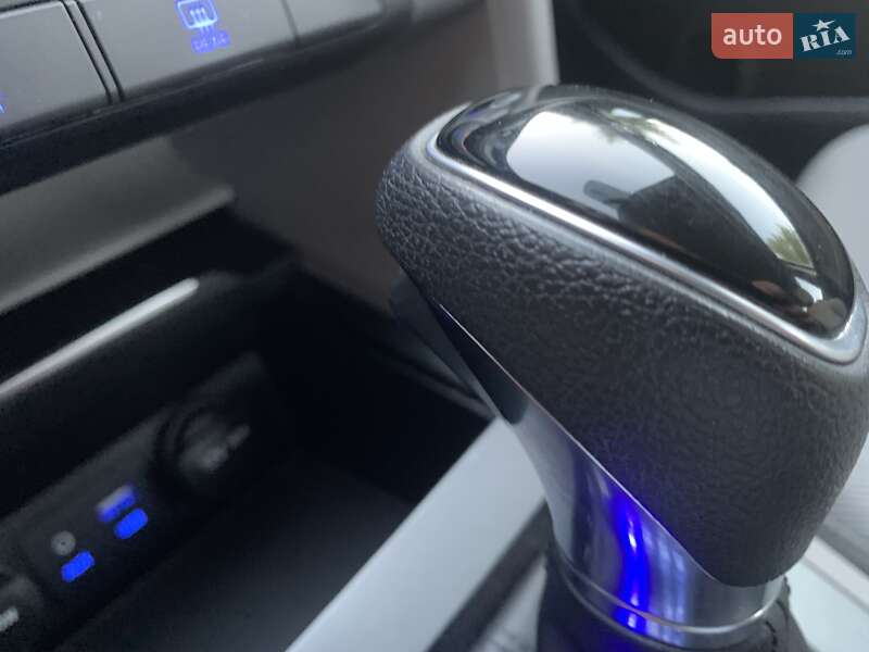 Седан Hyundai Elantra 2016 в Киеве