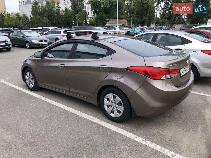Hyundai Elantra 2011