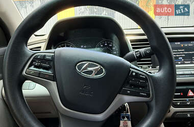 Седан Hyundai Elantra 2017 в 