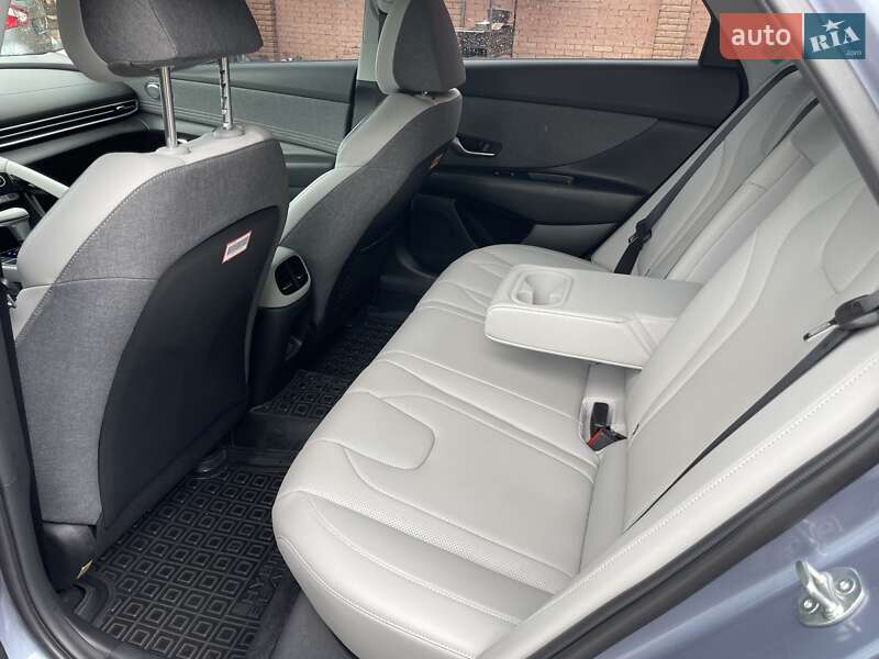 Седан Hyundai Elantra 2024 в Виннице