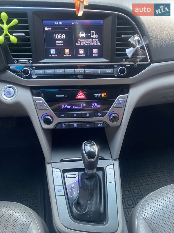Седан Hyundai Elantra 2017 в Каменском