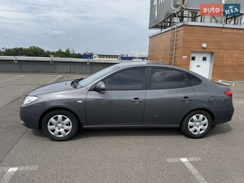 Седан Hyundai Elantra 2008 в Киеве