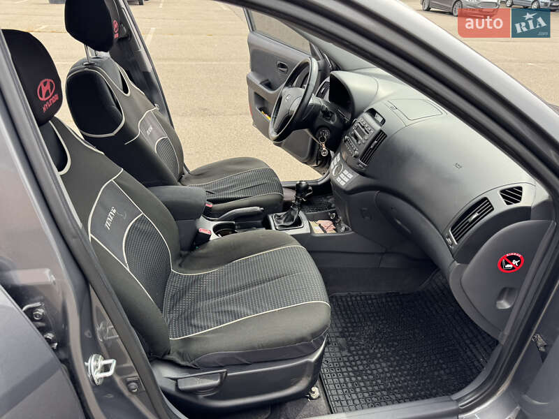 Седан Hyundai Elantra 2008 в Киеве