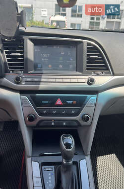 Седан Hyundai Elantra 2016 в 