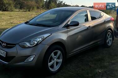 Седан Hyundai Elantra 2012 в Ладыжине