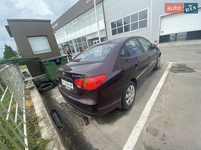 Седан Hyundai Elantra 2008 в Киеве