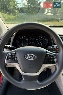 Седан Hyundai Elantra 2017 в 