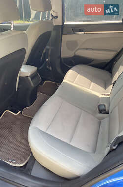 Седан Hyundai Elantra 2016 в 