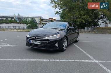Седан Hyundai Elantra 2018 в Киеве
