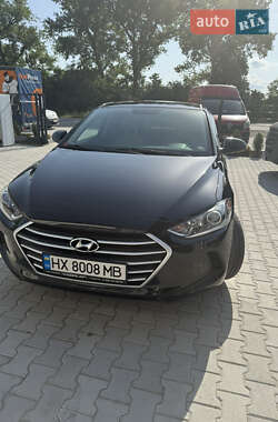 Седан Hyundai Elantra 2018 в Хотине