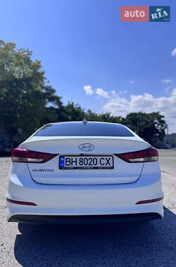 Седан Hyundai Elantra 2017 в 
