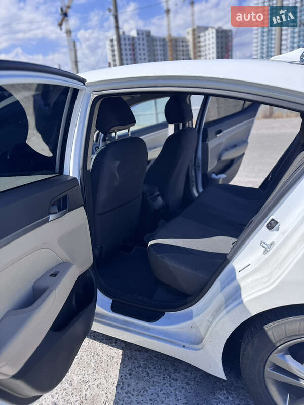 Седан Hyundai Elantra 2016 в Одесі