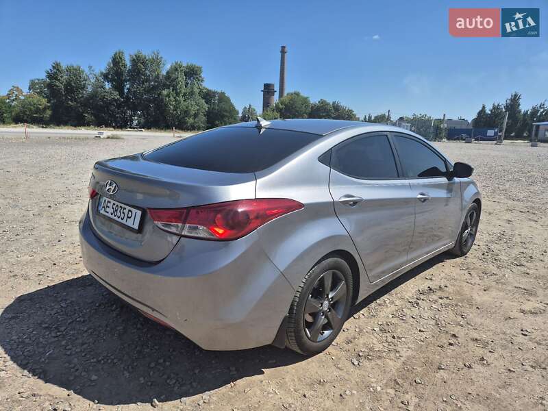 Седан Hyundai Elantra 2013 в Днепре