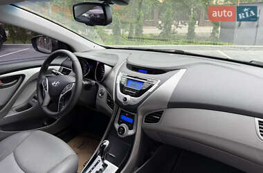 Седан Hyundai Elantra 2012 в 