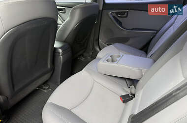 Седан Hyundai Elantra 2012 в 