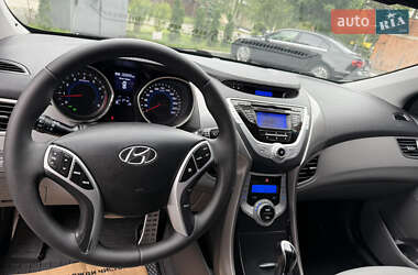 Седан Hyundai Elantra 2012 в 