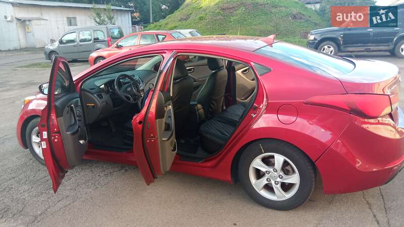 Седан Hyundai Elantra 2015 в Києві