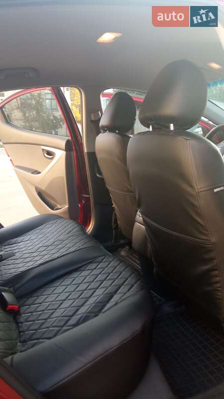 Седан Hyundai Elantra 2015 в Києві