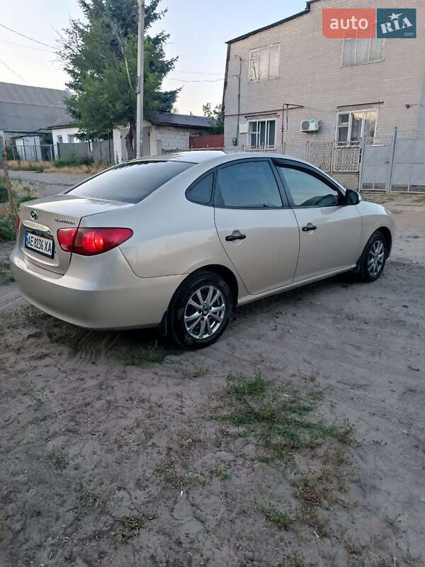 Седан Hyundai Elantra 2010 в Днепре