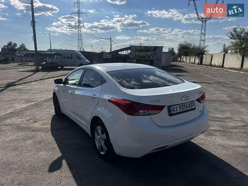 Седан Hyundai Elantra 2012 в Днепре
