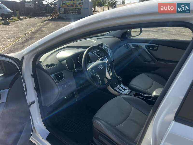 Седан Hyundai Elantra 2012 в Днепре